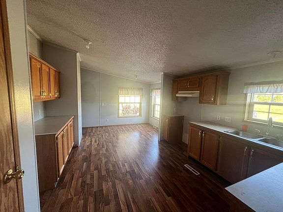 3rd image of 3435 N Pine Ave