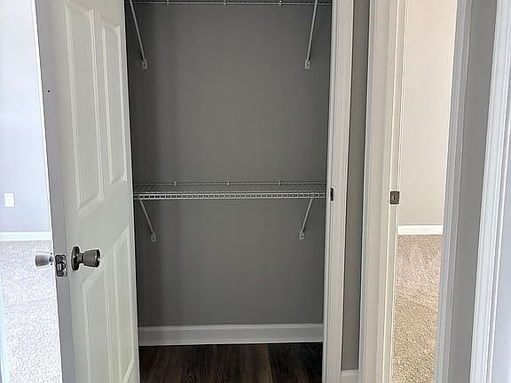 5th image of 818 Eastchester Pl