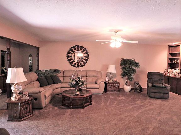 3rd image of 5 Fawn Ln