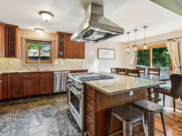 7000 Redwing Ln, Chanhassen, MN 55317