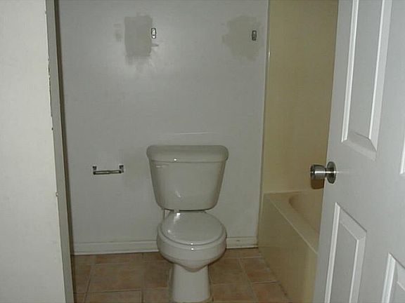2nd image of 518 Thorncliff Dr APT 102