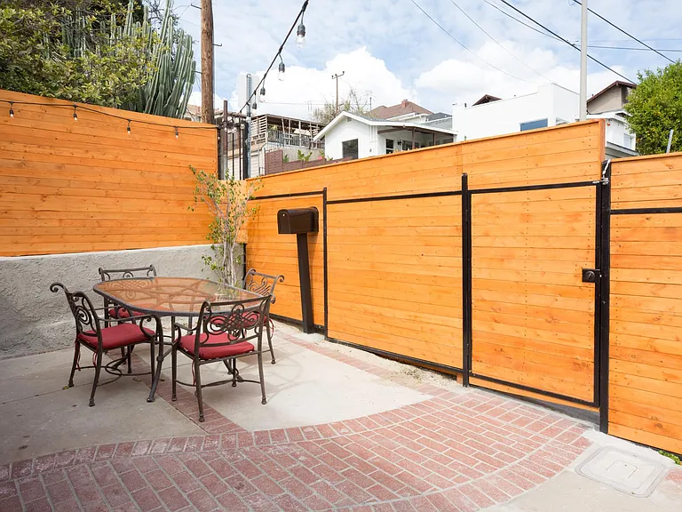 2210 Clinton St — Photo 21