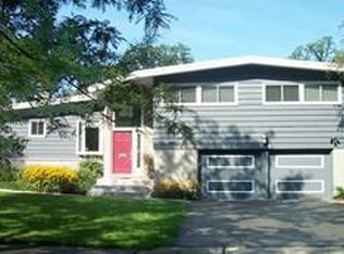 2826 Summit Ave, Highland Park, IL