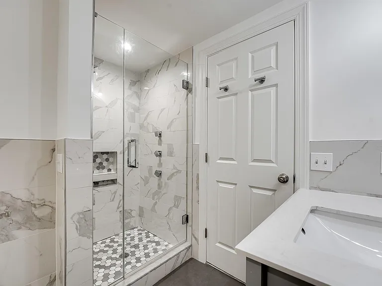 829 Washington St #5 — Photo 5