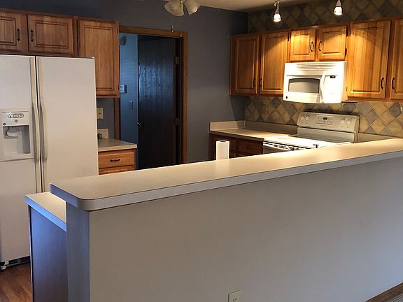 4th image of 1007 Oak Bay Dr