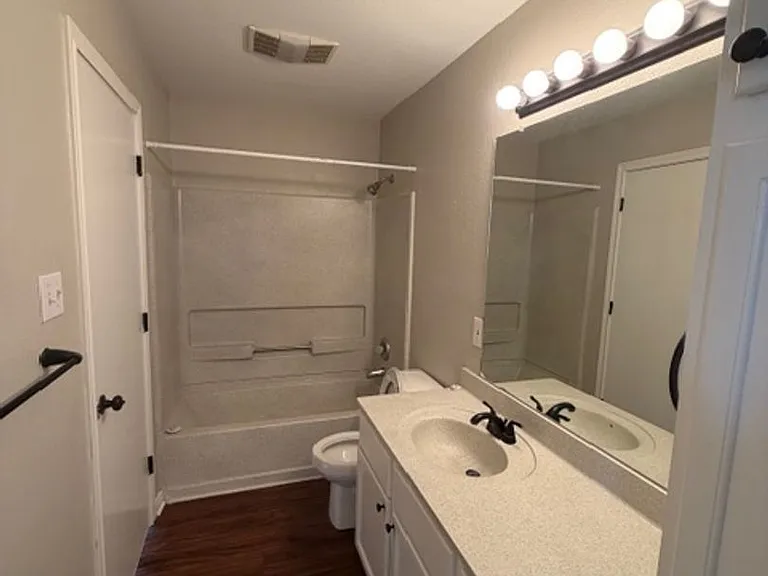 2332-2338 Breezy Dr — Photo 8