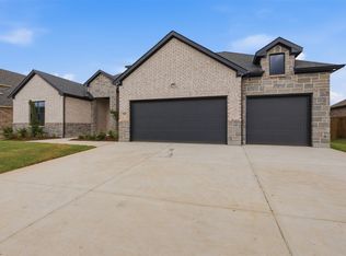 709 Allison Dr, Van Alstyne, TX 75495