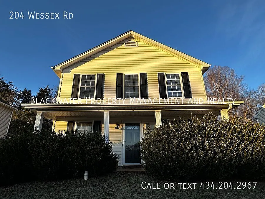 3 Bedroom Home in New Towne! — Photo 1
