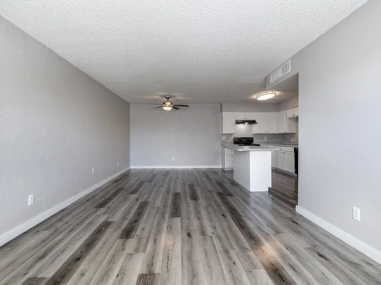 Waters Edge Apartments — Photo 8
