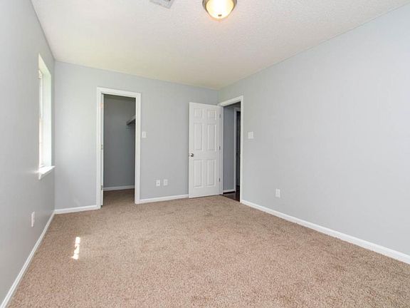 3rd image of 112 Northeast Dr