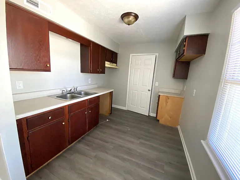 308 Prince Ave — Photo 5