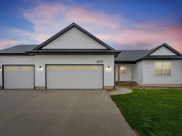 4519 Sonoma Dr, Cedar Falls, IA 50613