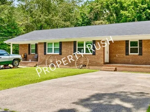555 E Garden Farm Rd #B, Rossville, GA 30741