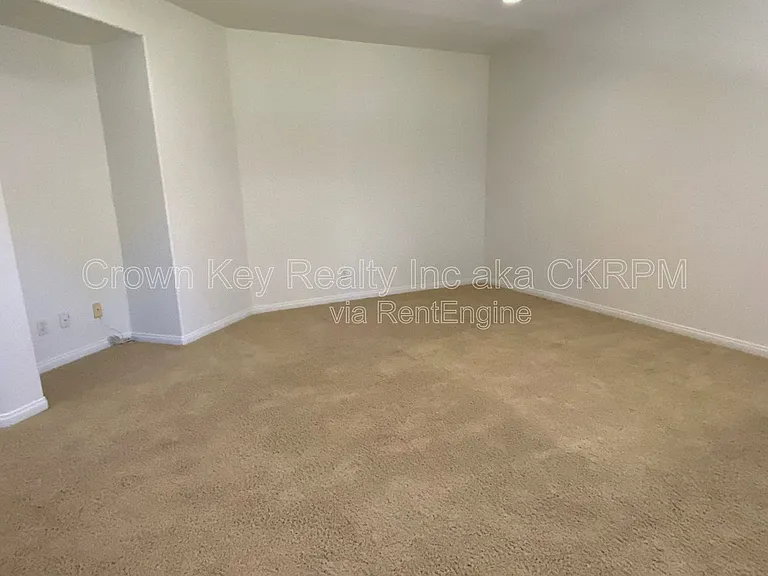 1030 Eastlake Cir — Photo 29