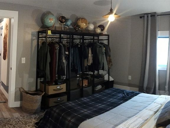 4th image of 209 Juniper Street