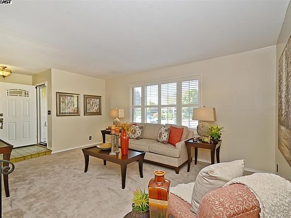 3rd image of 8130 Hansom Dr