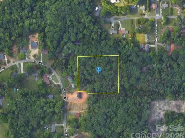 4660 Woodhurst Dr NE, Winston Salem, NC 27105
