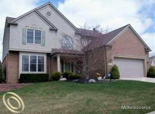 1681 Snowy Owl Ct, Rochester, MI 48307