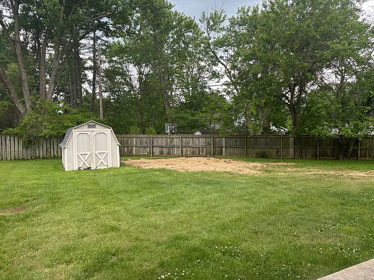 2212 E Queens Way — Photo 26