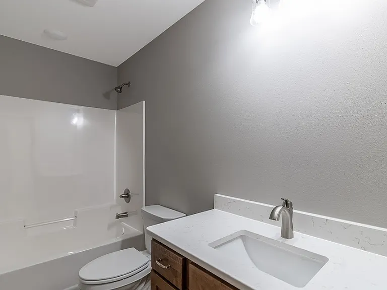 649 Luiken St — Photo 15