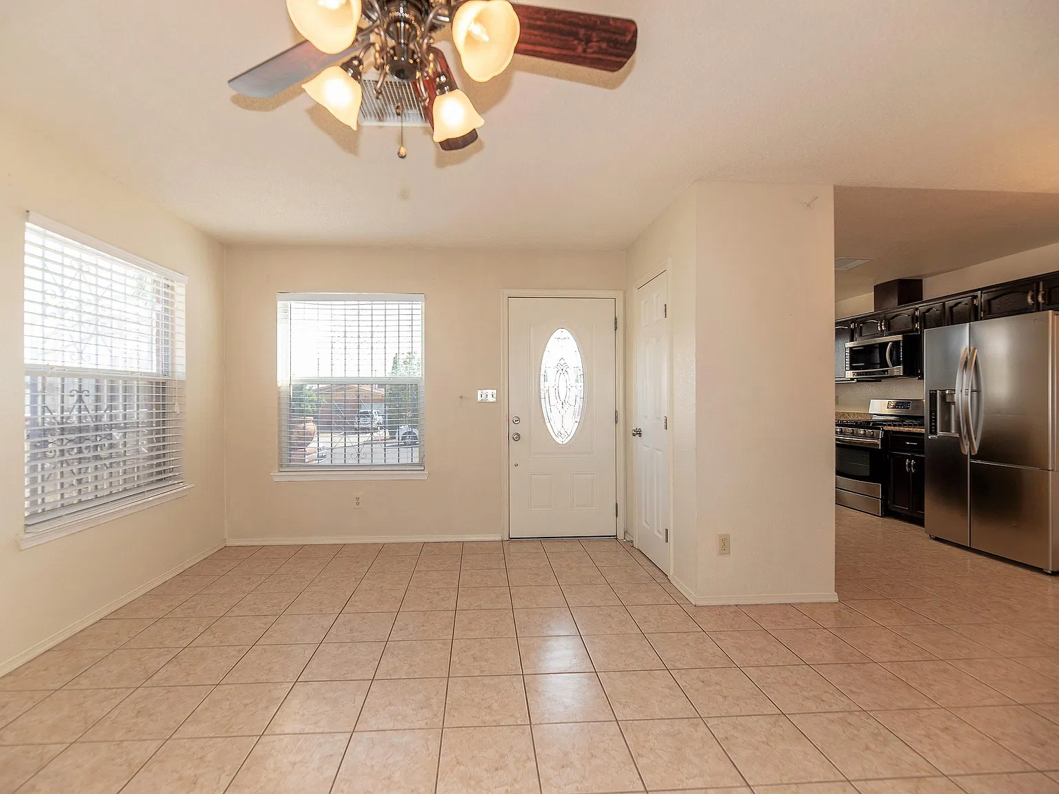 4 bed, 1414 sqft, $1,600 — Photo 3
