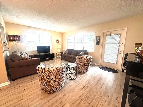 3rd image of 344 Markham P #344