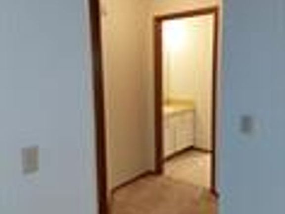 4th image of 811 N Garden St #1
