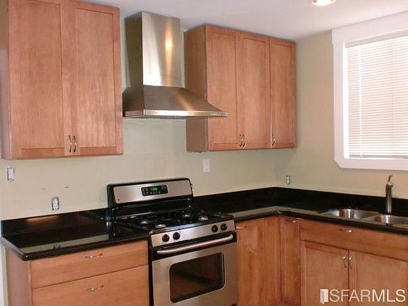 5th image of 330 Capistrano Ave