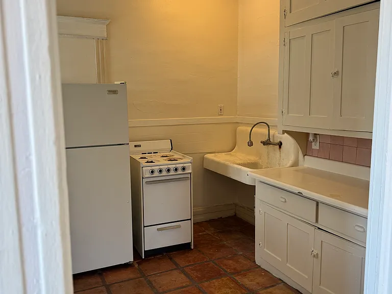 708 Central Ave SE #5 — Photo 5