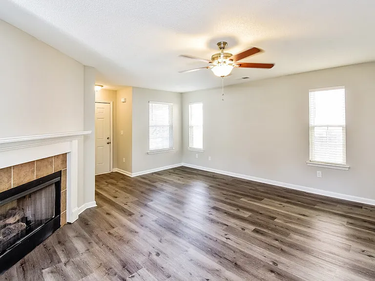 7296 Green Ash Dr — Photo 4