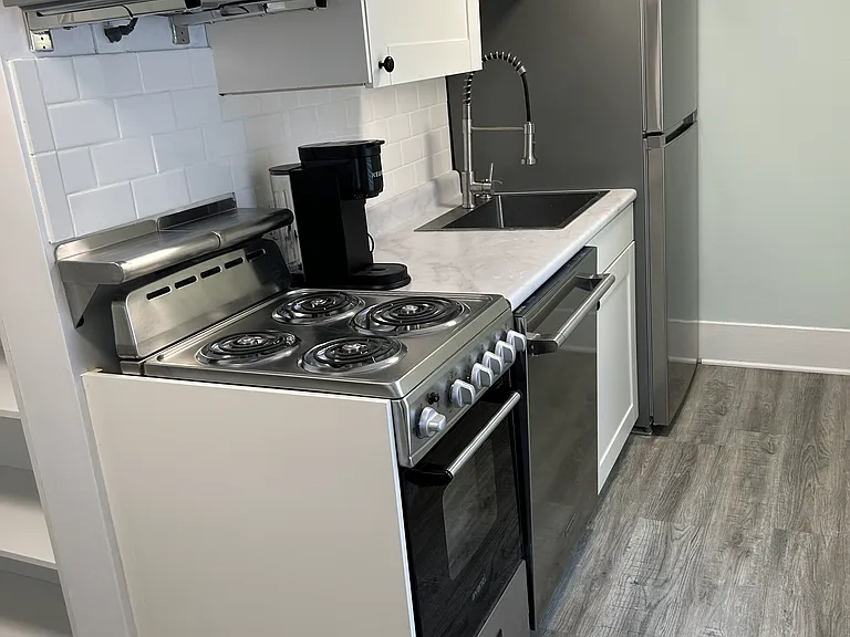 347 N Linden St #B — Photo 5
