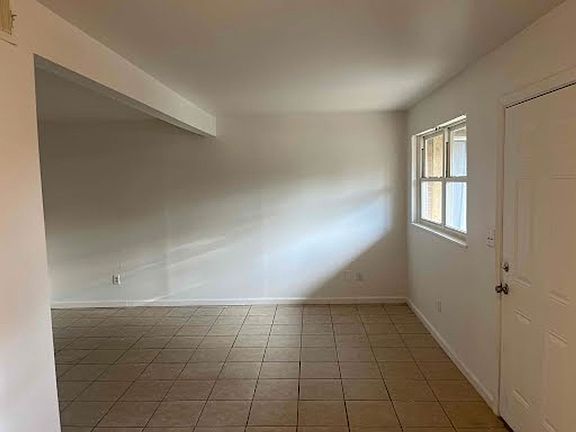 3rd image of 306 Elmwood Dr #3