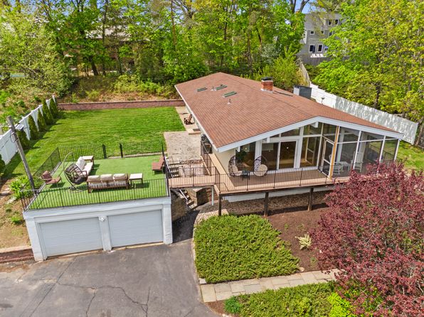 75 Kirkwood Rd, West Hartford, CT 06117