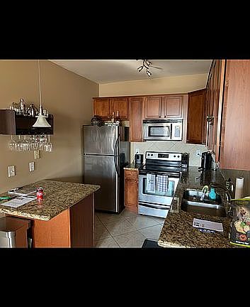 5th image of 200 E 43rd St APT 300