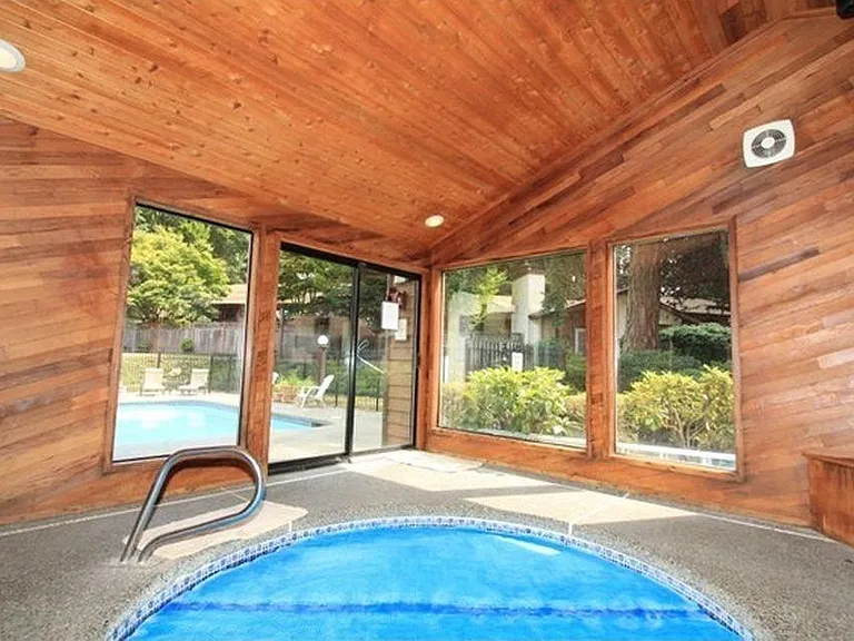 jacuzzi hot tub
