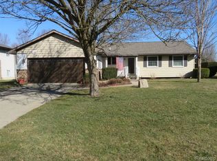 6266 King Arthur Dr, Swartz Creek, MI 48473