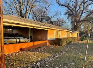 102 West St, Palestine, TX 75801