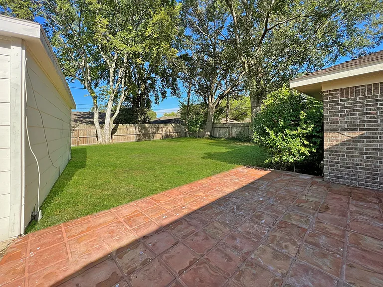 9206 Sharpview Dr — Photo 22