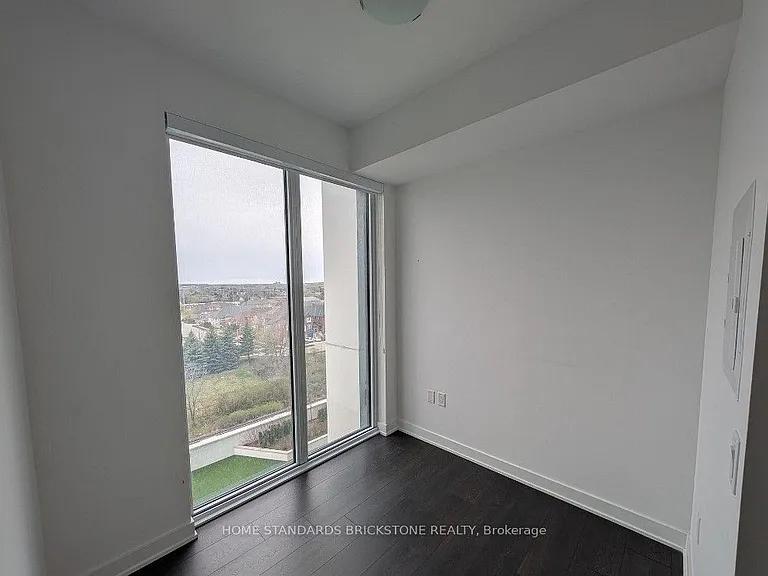 95 Oneida Cres #810 — Photo 13