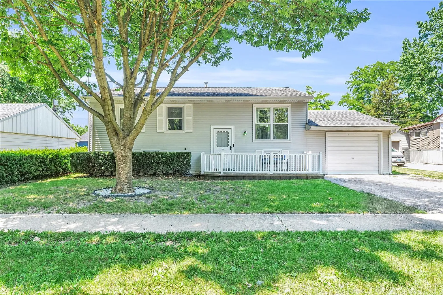 1009 Centennial Dr photo 1