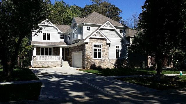 1st image of 919 W Douglas Ave