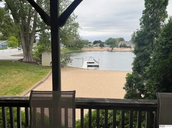 17303 Paradise Rd, Bellevue, NE 68123