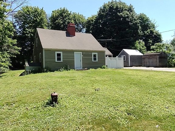 3rd image of 11 Newbury Neck Rd