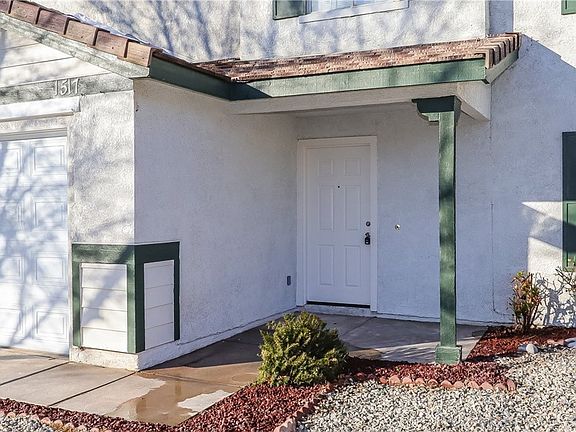 3rd image of 1517 W Holguin St
