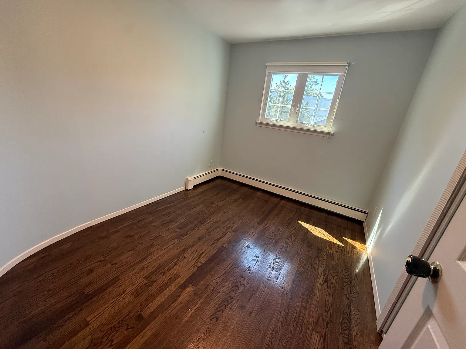 4 bed, 2.5 bath, 2200 sqft, $4,400 — Photo 4
