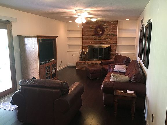 3rd image of 198 Archwood Ave