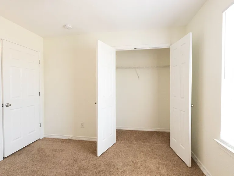 17239 Avondale Cir — Photo 14