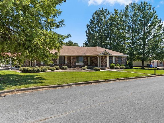 3rd image of 106 Caldwell Dr