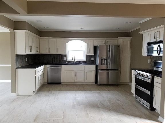 4th image of 7504 Overton Ave