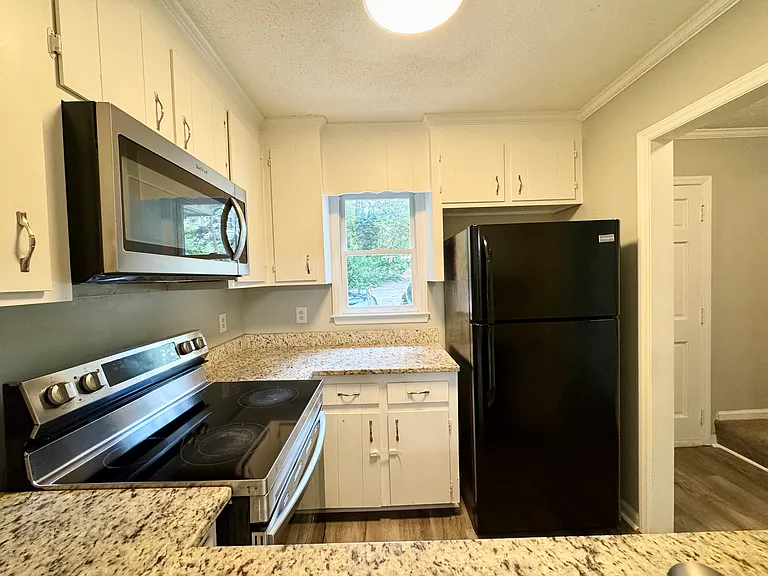 3205 Warwick Dr — Photo 8